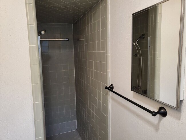 Building Photo - 1713 Chip-N-Dale Dr