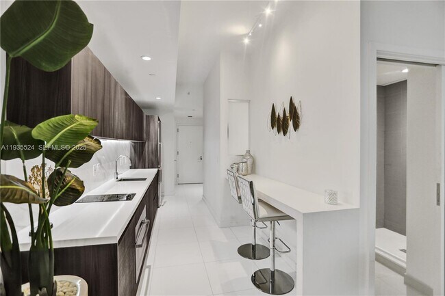 Building Photo - 851 NE 1st Ave