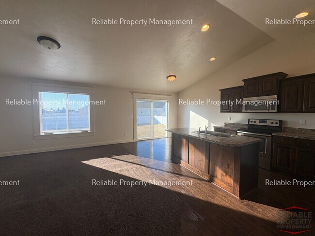 Building Photo - 3840 Slate Dr