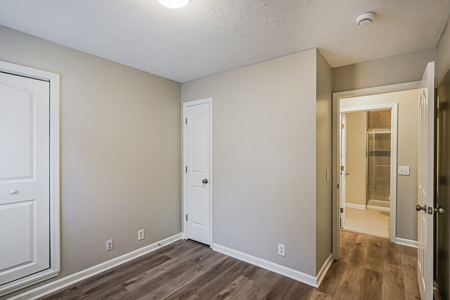 Building Photo - 1043 Tom Hailey Blvd