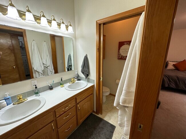 Master Bathroom - 401 S 82nd Ave