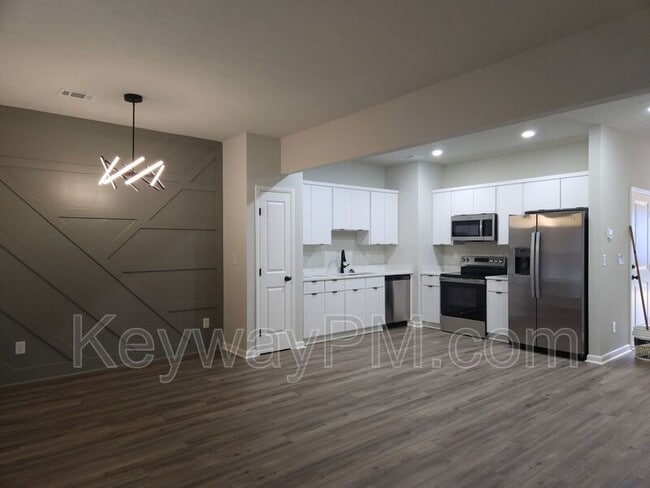 Building Photo - 877 Felix Way