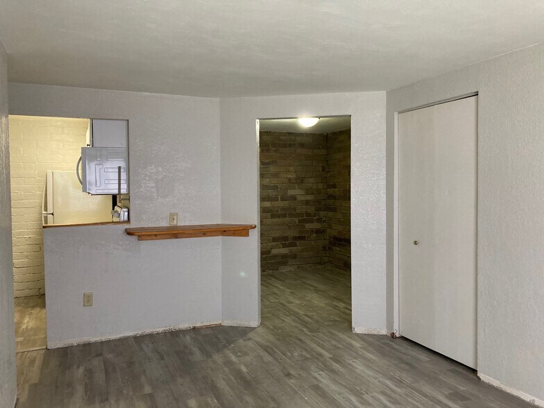 Building Photo - 204 Kellywood Mnr