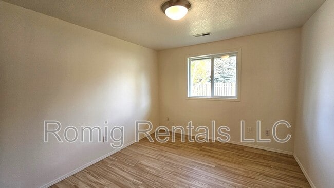 Building Photo - 6822 NE 93rd Ct