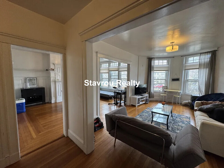 Building Photo - 1681 Beacon St