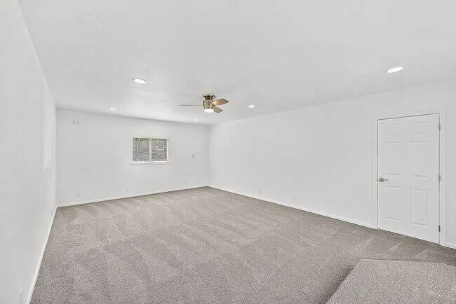 Building Photo - Updated 3-Bedroom Port Orchard Rambler with Covered Porch