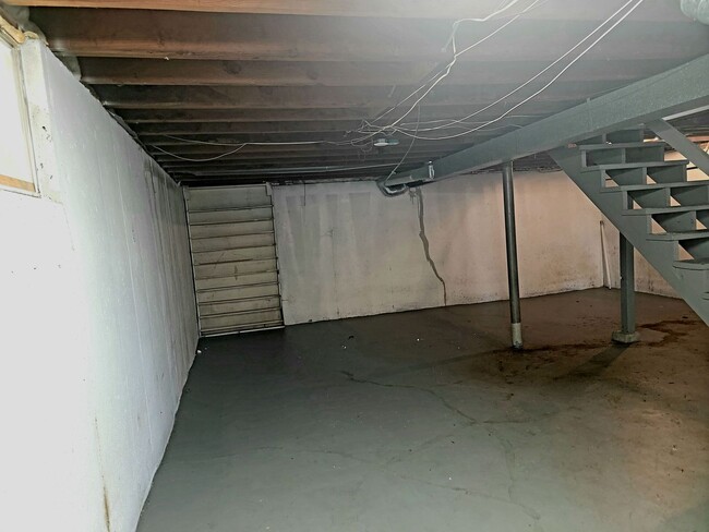 Building Photo - 3 Bed/2 Bath Home