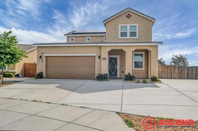Building Photo - 3 Bedroom Home Off Mountain Ridge and Taft...
