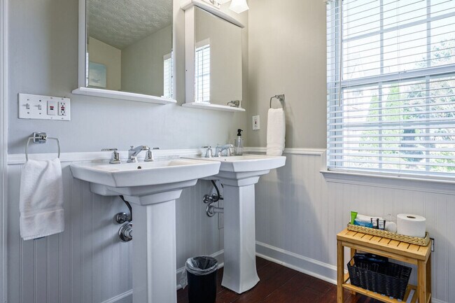 Building Photo - 1431 Bay Overlook Dr