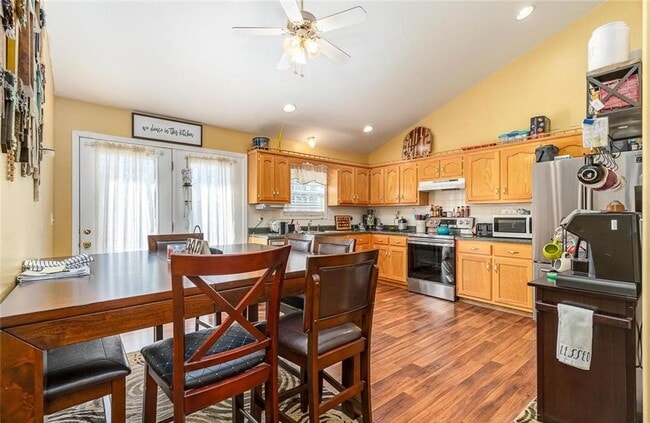 Building Photo - Beautiful 3 Bedroom, 2 Bathroom Home in No...