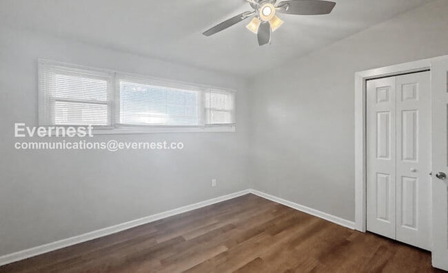 Building Photo - 3 Bed, 2 Bath Home with Fenced Yard / Pet-Friendly / Vouchers Accepted / Available Now!