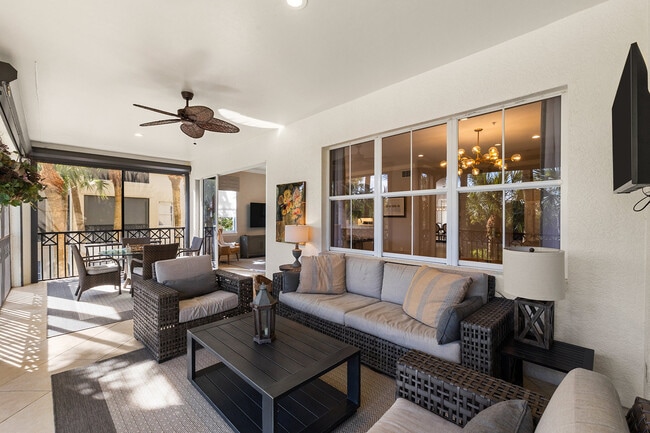 Building Photo - 2864 Tiburon Blvd E