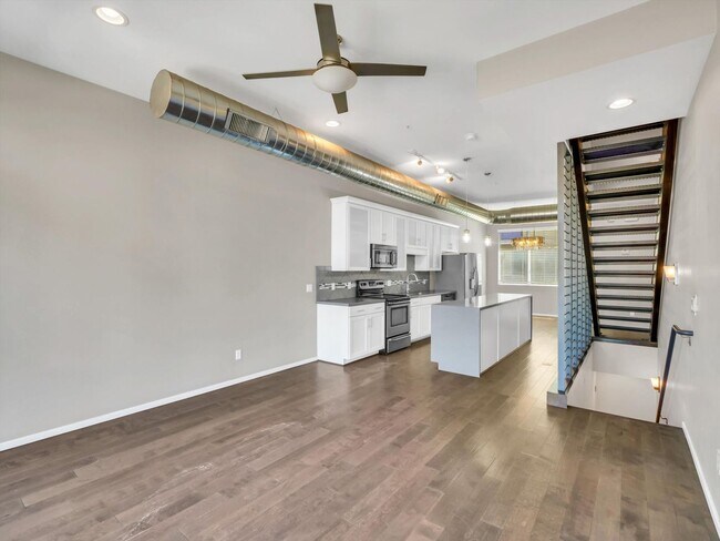 Building Photo - Beautiful Property with Contemporary Flair