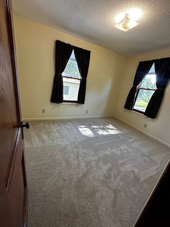 Building Photo - 3 Bedroom, 1 Bathroom Single Family Home - Staples