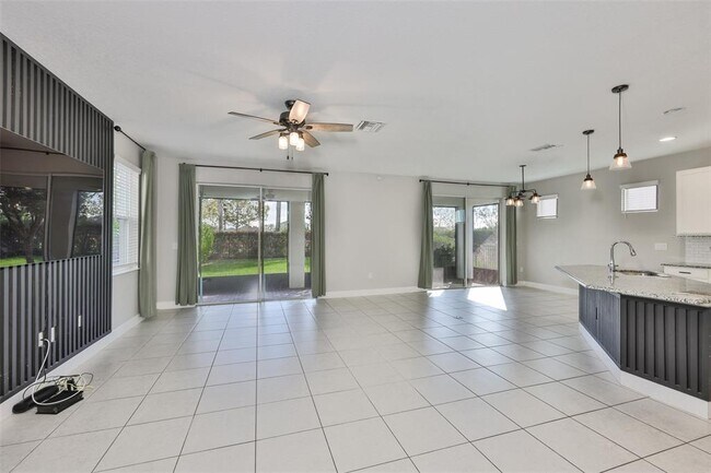 Building Photo - 6207 Voyagers Pl