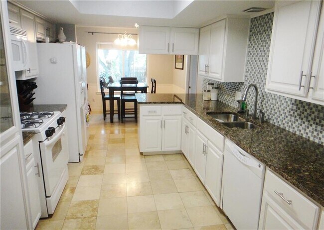 Building Photo - 2407 Harrowden Dr