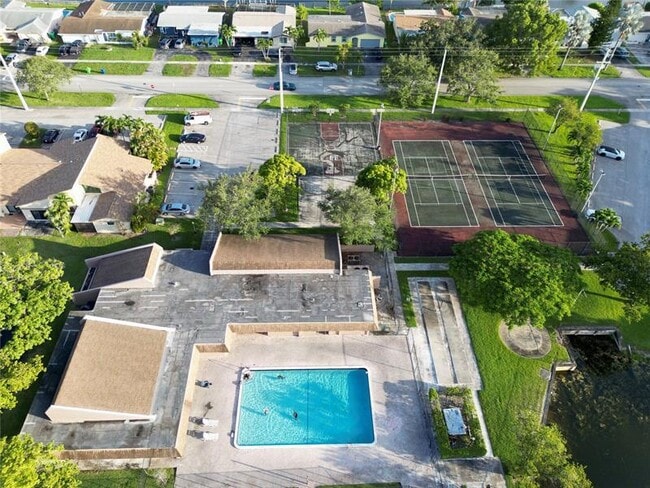 Building Photo - 10875 NW 29th Manor