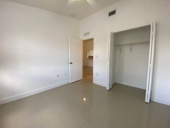 Building Photo - 2921 SE 12th Rd