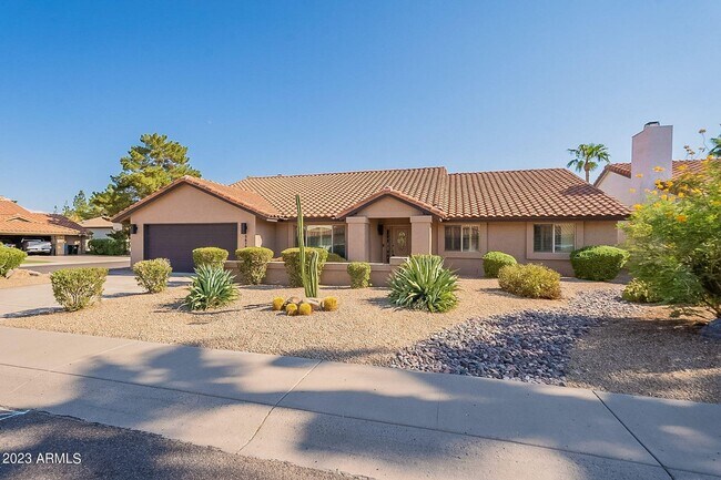 Building Photo - Beautiful full furnished home in desirable North Scottsdale