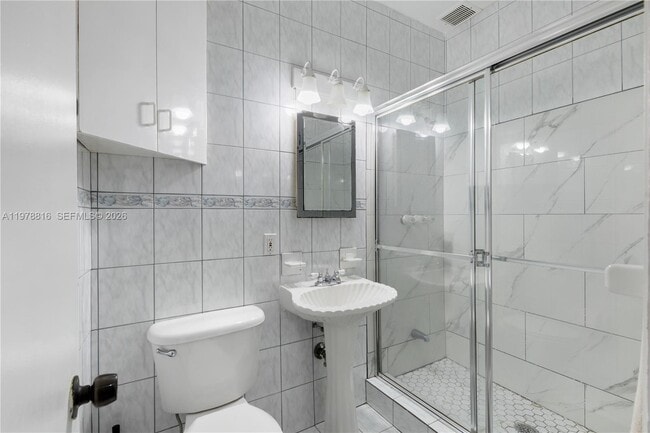 Building Photo - 2445 Lake Pancoast Dr