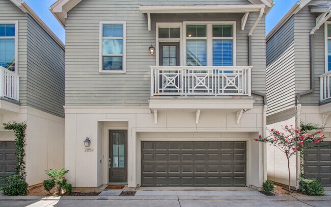 Building Photo - 2115 Naomi St