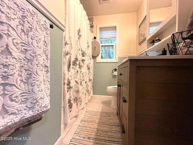 Building Photo - 375 Midland Rd