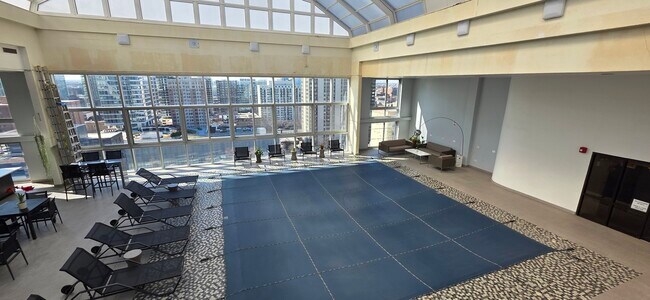 Building Photo - 1221 N Dearborn Pkwy