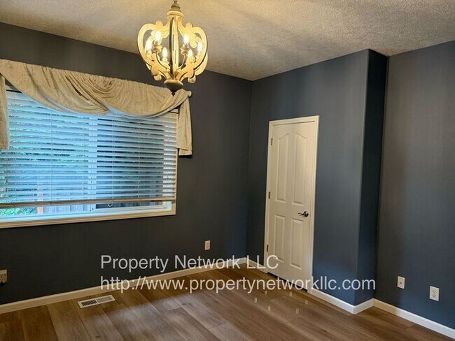 Building Photo - Outstanding 3 Bedroom Fairview Home