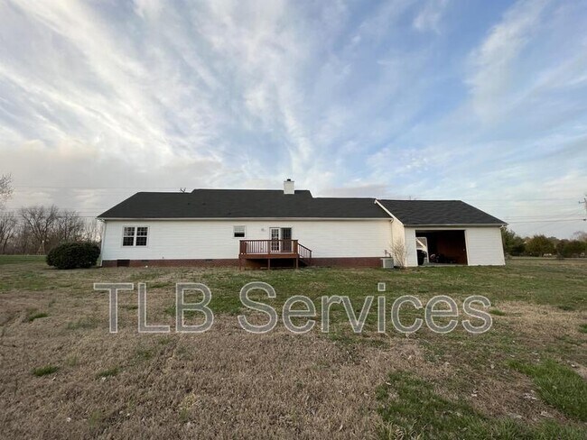 Building Photo - 211 Fall Creek Dr