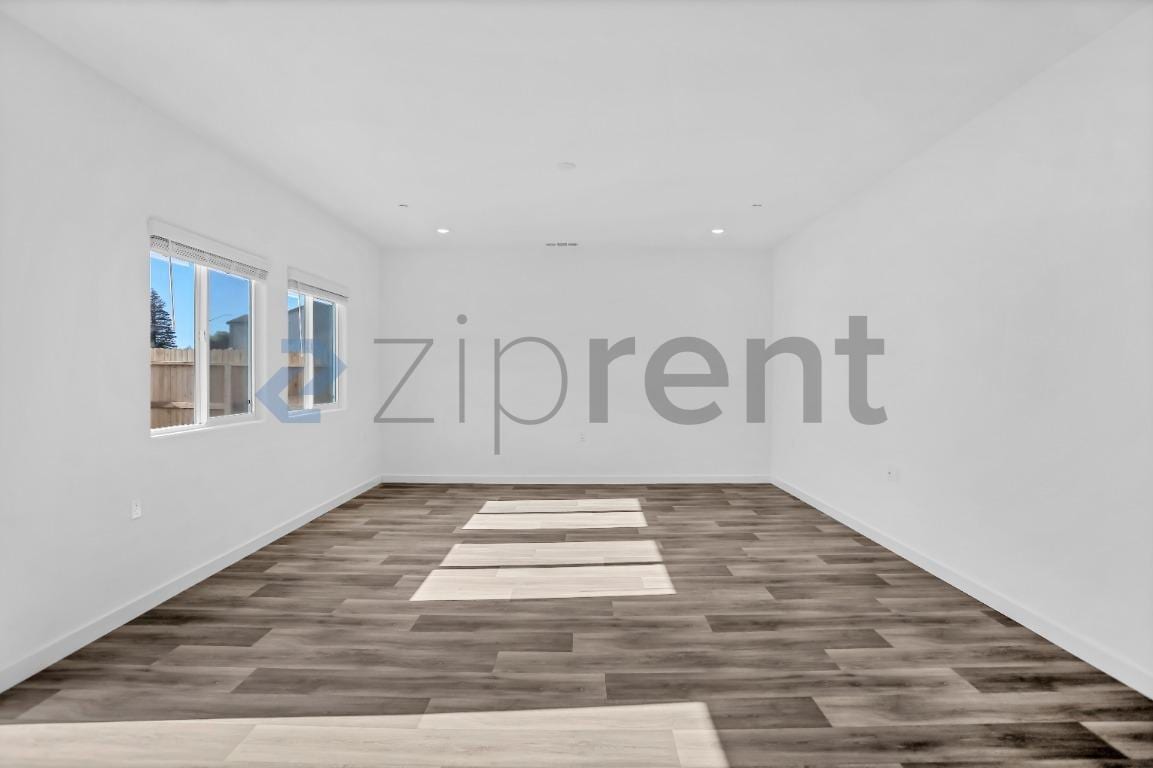 Building Photo - Unit