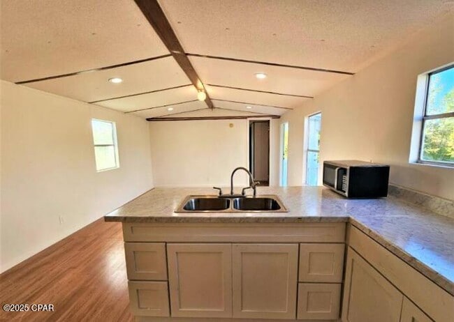 Building Photo - 1433 S Kimbrel Ave