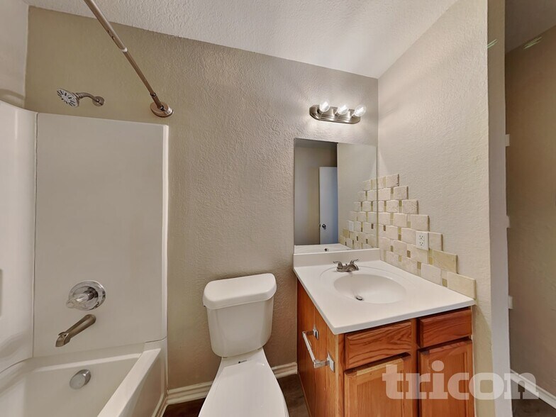 Building Photo - 9603 Kennebec Way