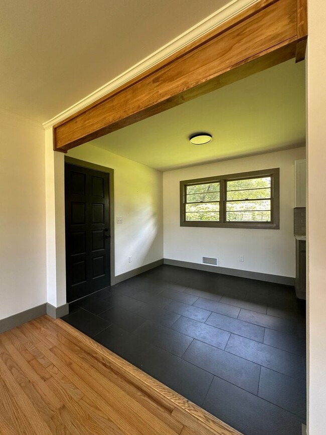 Building Photo - Updated 3 Bedroom House on the Eastside