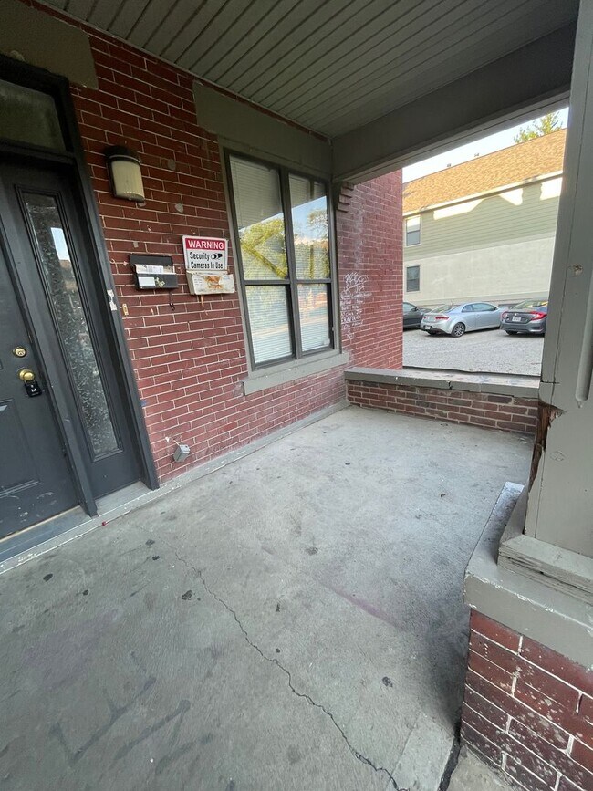 Building Photo - 194 E 14th Ave