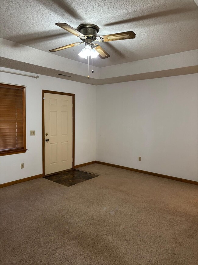 Building Photo - 1460 Crowndale Dr