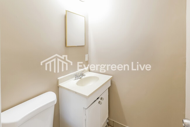 Building Photo - 6701 Fairway Dr