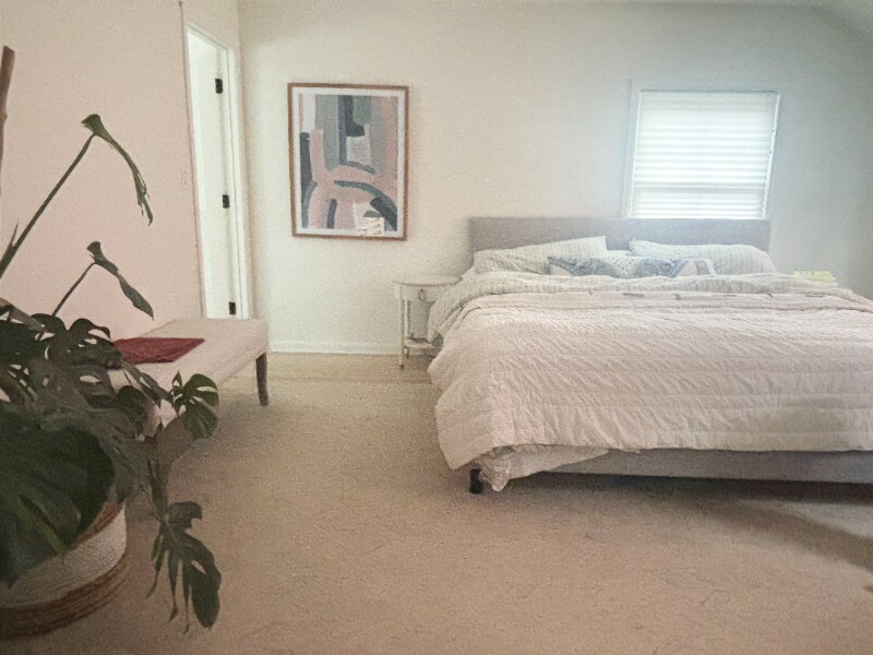 Building Photo - 6120 N Kent Ave