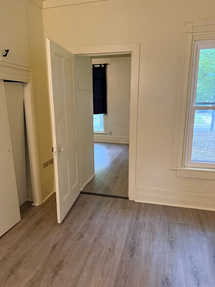 Building Photo - 102 S Balch St