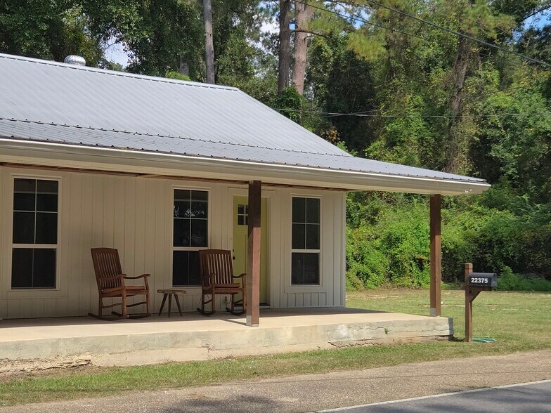 Cozy front porche - 22375 Highway 36