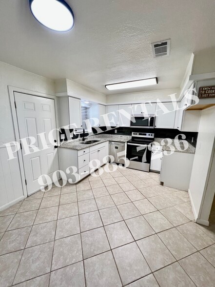 Building Photo - 624 Texas St