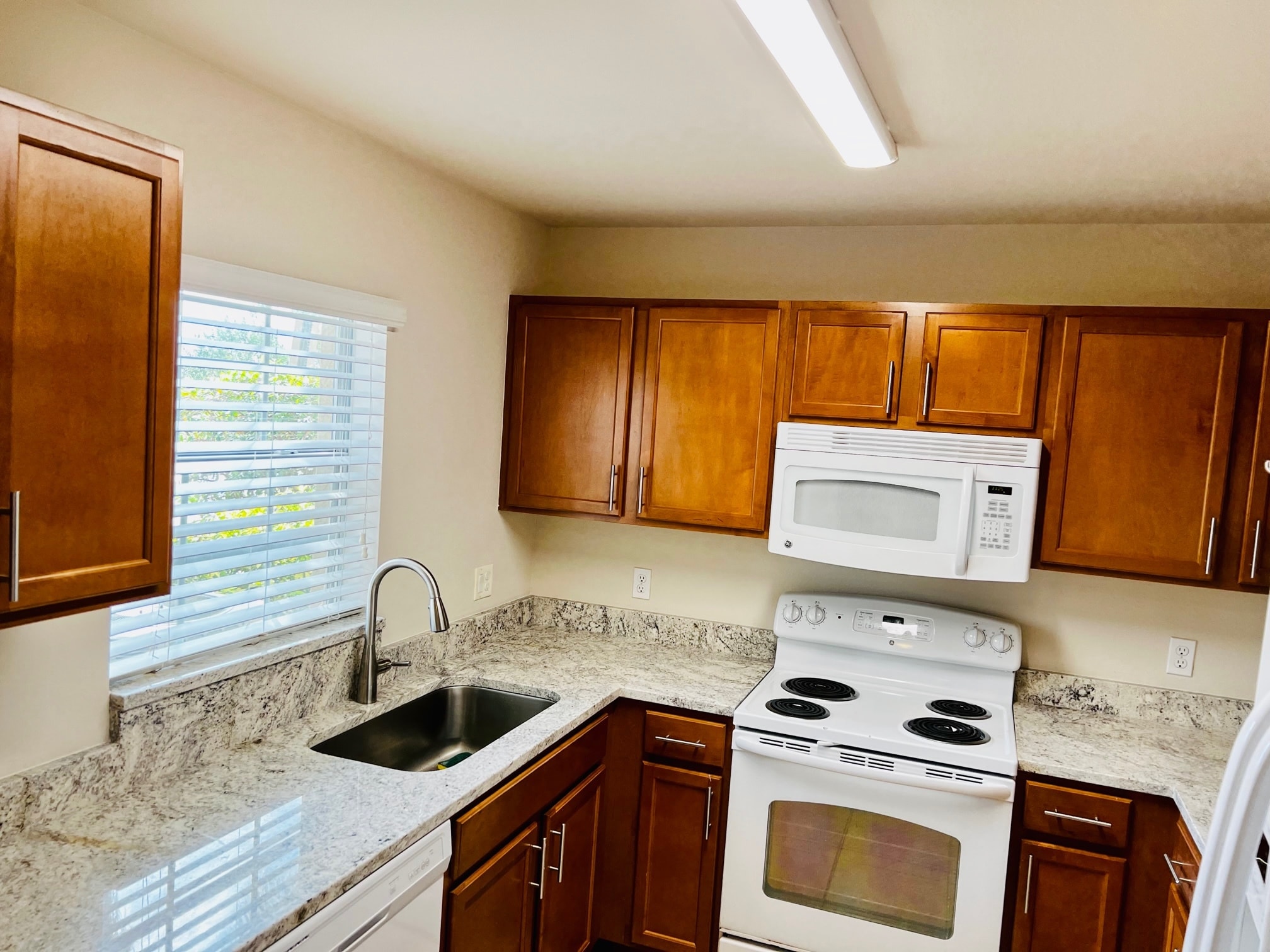 Building Photo - 9093 Gervais Cir