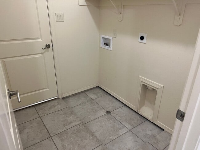 Building Photo - San Luis AZ, Three Bedroom 2 Bath Corner Lot Home with Additional Parking