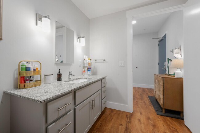 Building Photo - 1585 Hertel Ave