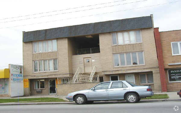 Building Photo - 8120 S Kedzie Ave