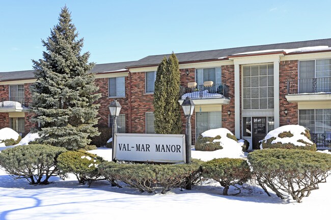 Building Photo - Val-Mar Manor