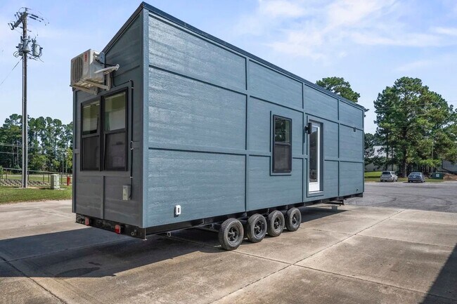 Building Photo - 2015 Union School Rd SW