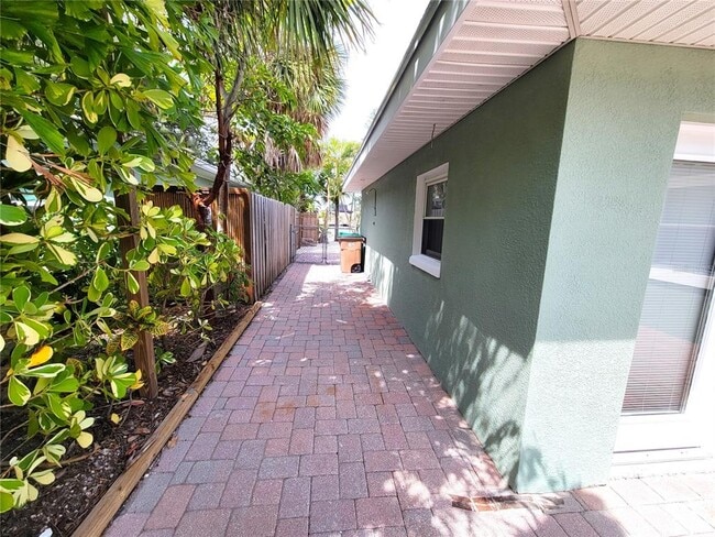 Building Photo - 314 Bahia Vista Dr