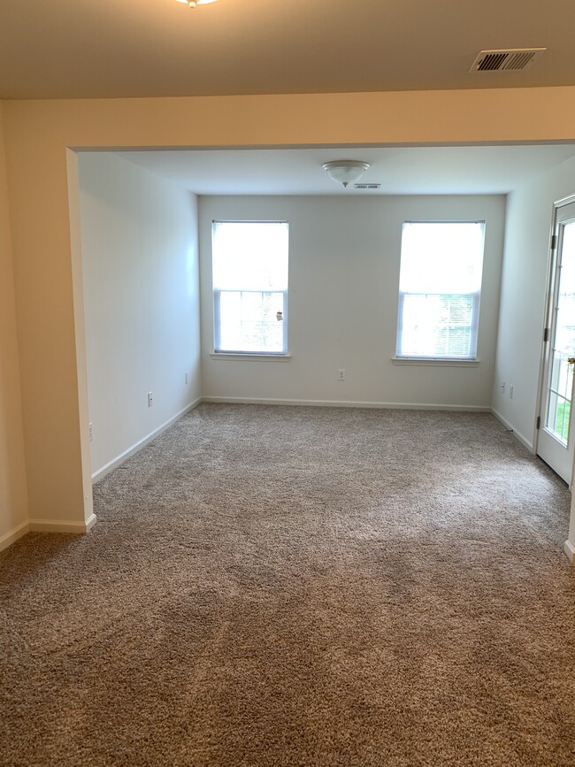 Building Photo - 1082 Sparrow Way