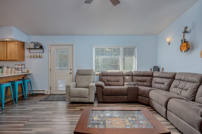 Building Photo - 2331 Blue Sparkle Dr