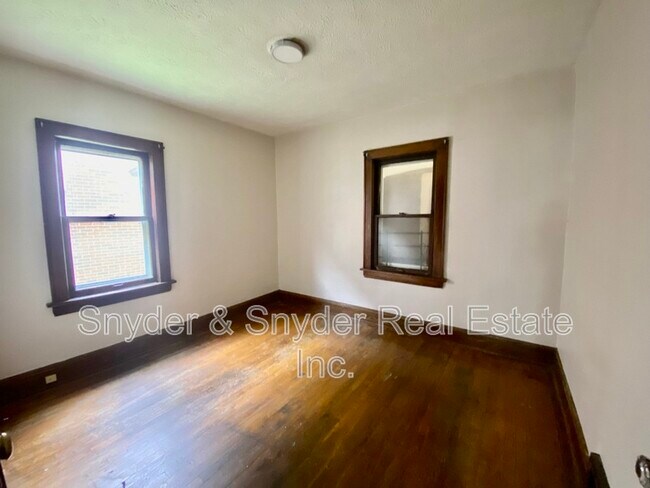 Building Photo - 689 Schiller Ave